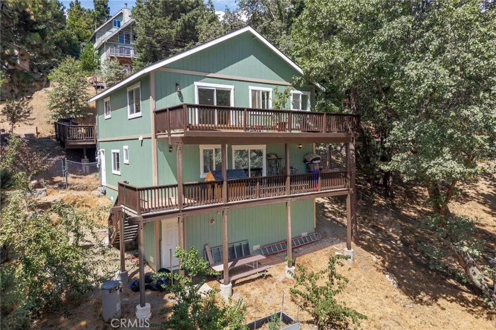 30979 Summit Drive Running Springs, CA 92382
