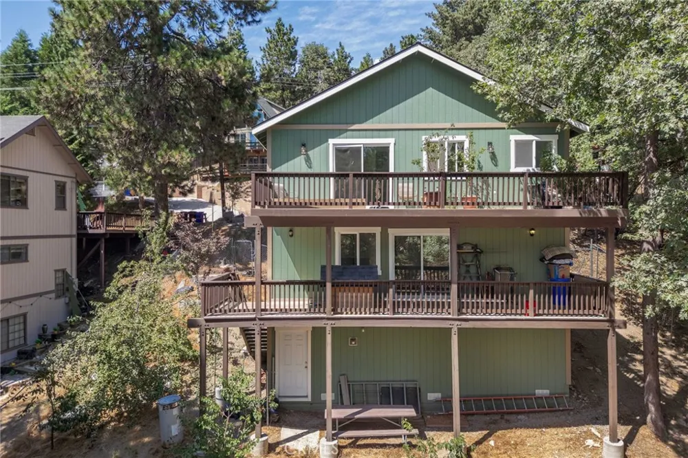 30979 Summit Drive Running Springs, CA 92382