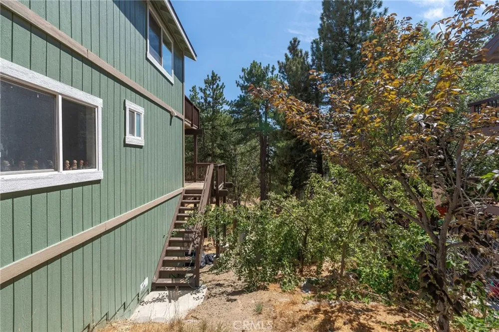 30979 Summit Drive Running Springs, CA 92382