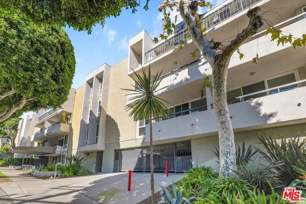 8535 W West Knoll Drive #301 West Hollywood, CA 90069