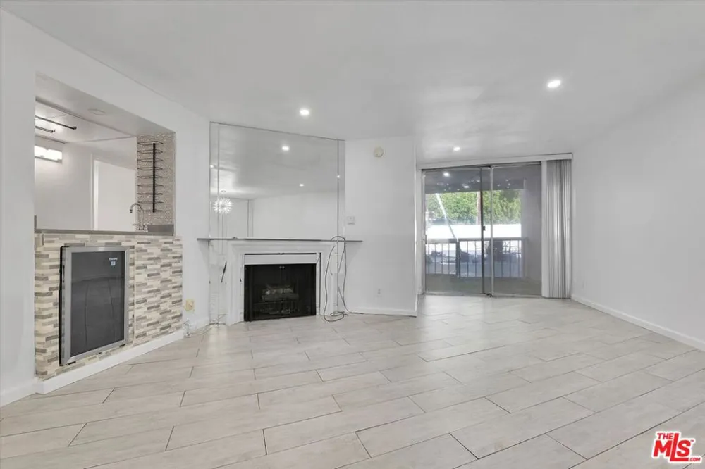 8535 W West Knoll Drive #301 West Hollywood, CA 90069