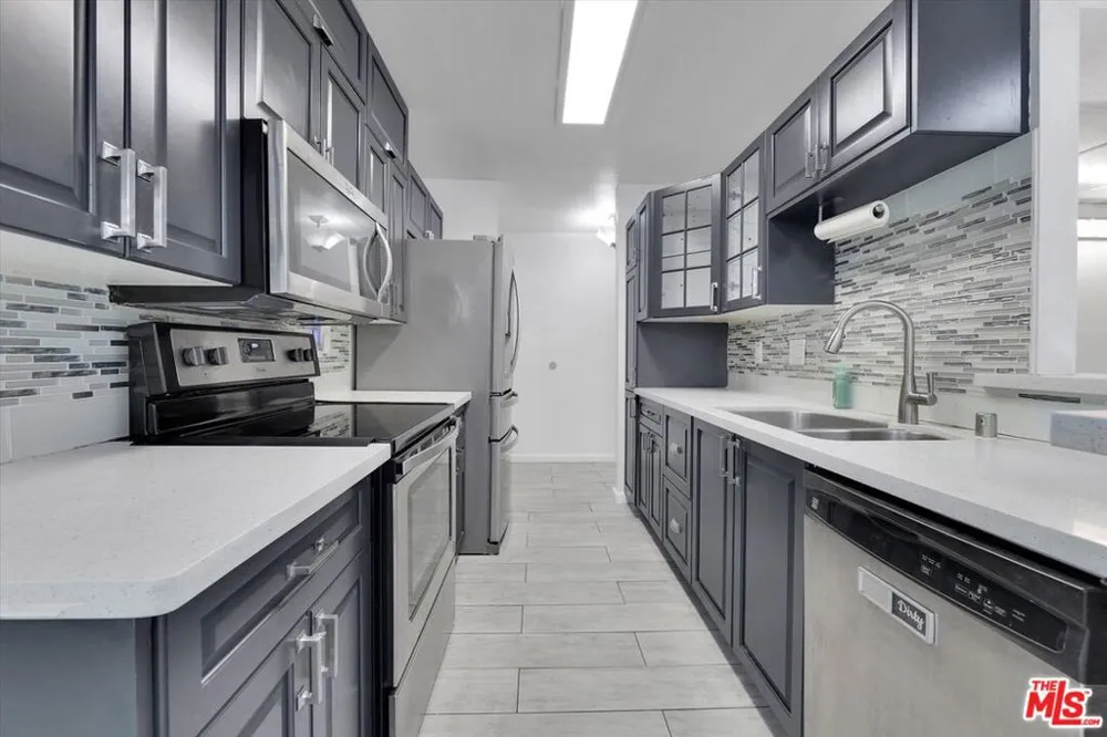 8535 W West Knoll Drive #301 West Hollywood, CA 90069