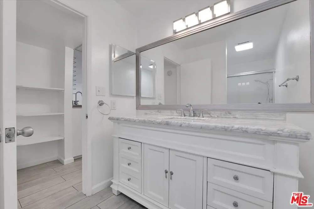 8535 W West Knoll Drive #301 West Hollywood, CA 90069