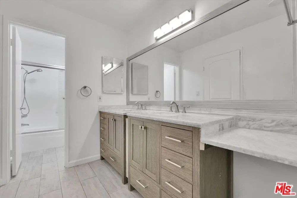 8535 W West Knoll Drive #301 West Hollywood, CA 90069