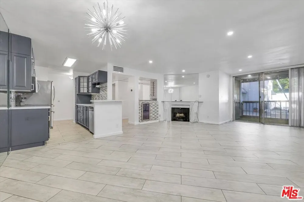 8535 W West Knoll Drive #301 West Hollywood, CA 90069