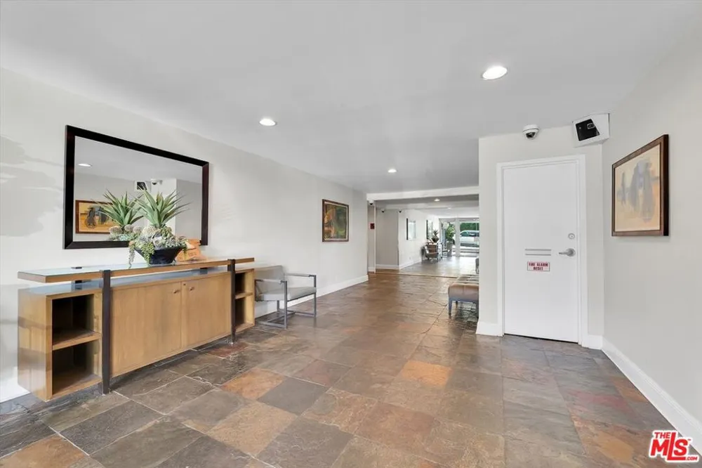 8535 W West Knoll Drive #301 West Hollywood, CA 90069