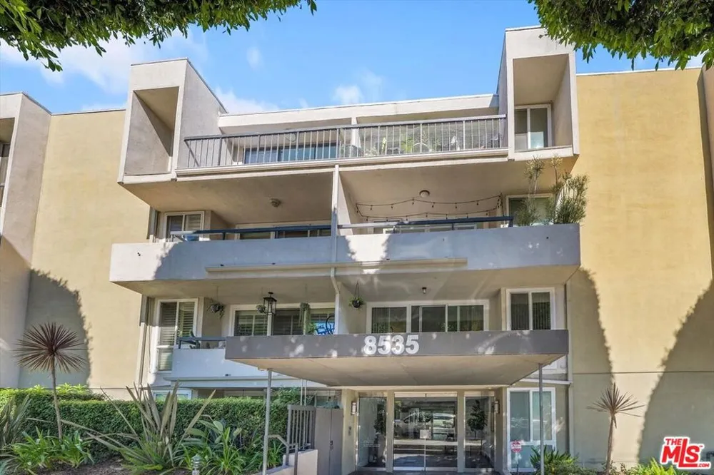 8535 W West Knoll Drive #301 West Hollywood, CA 90069