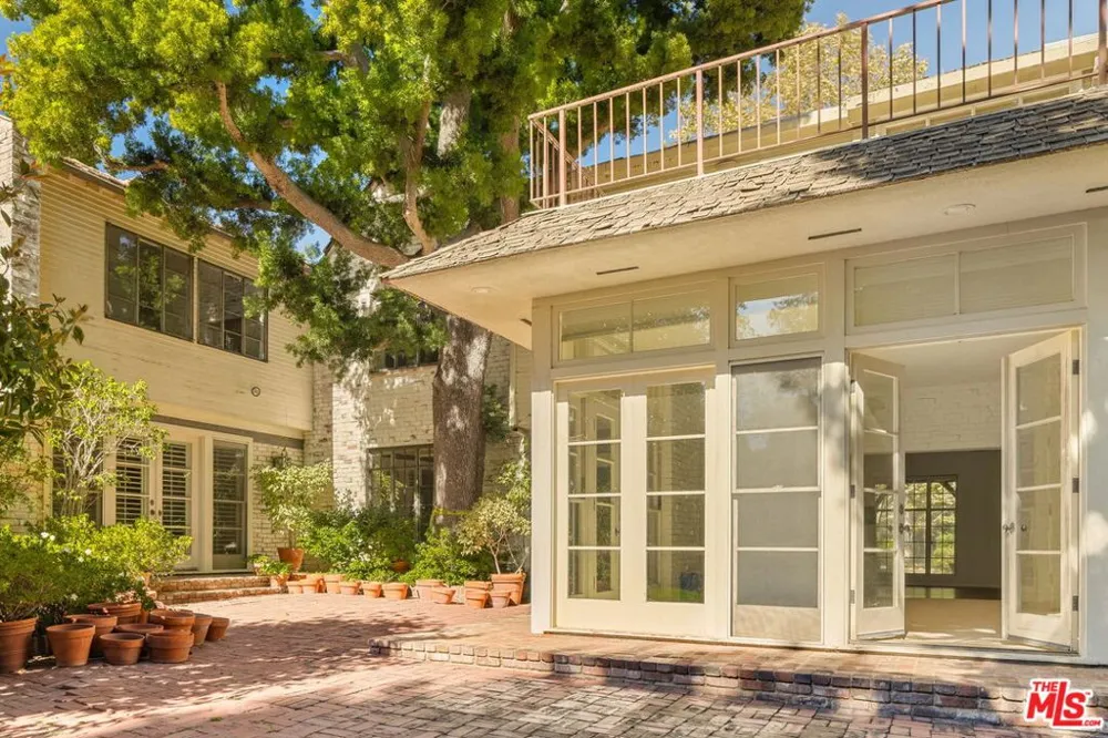 357 Carmelina Avenue Los Angeles, CA 90049