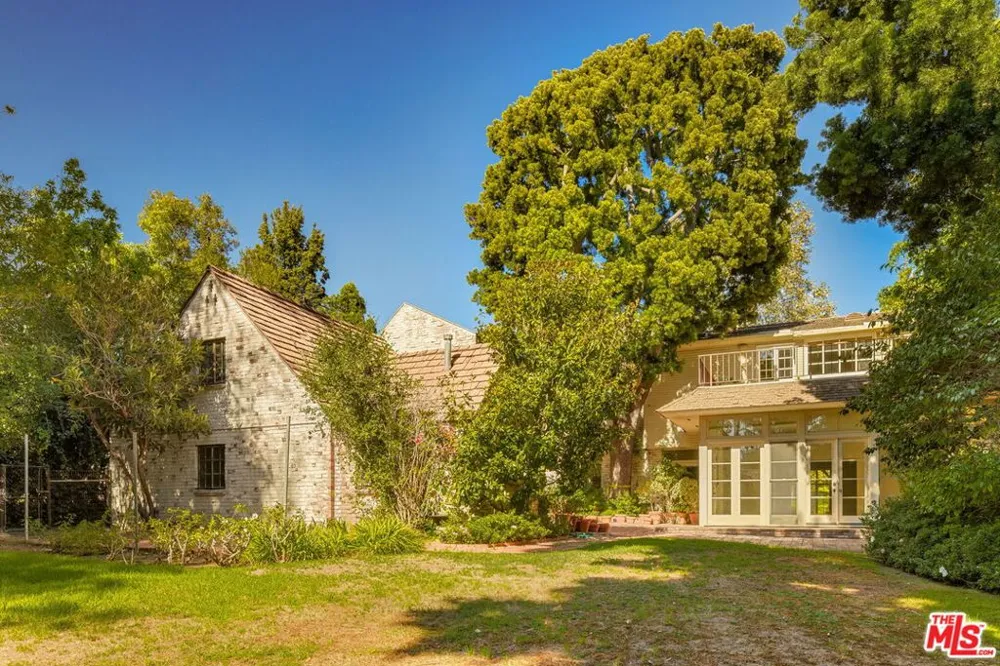 357 Carmelina Avenue Los Angeles, CA 90049