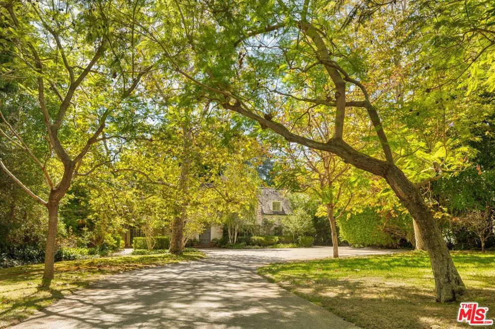 357 Carmelina Avenue Los Angeles, CA 90049