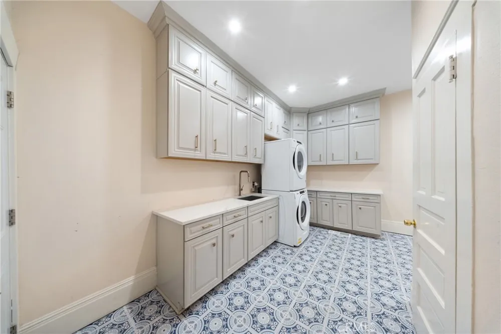 700 Irwin Hanford, CA 93230