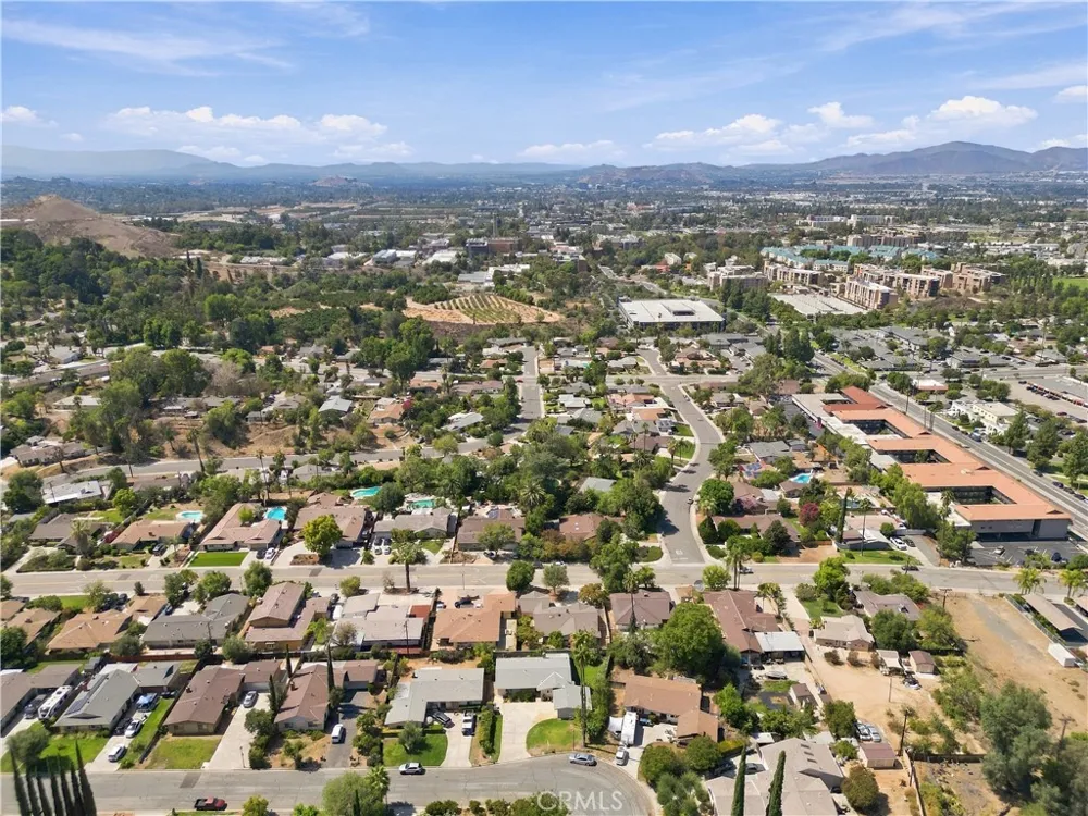 3970 Mt Vernon Riverside, CA 92507