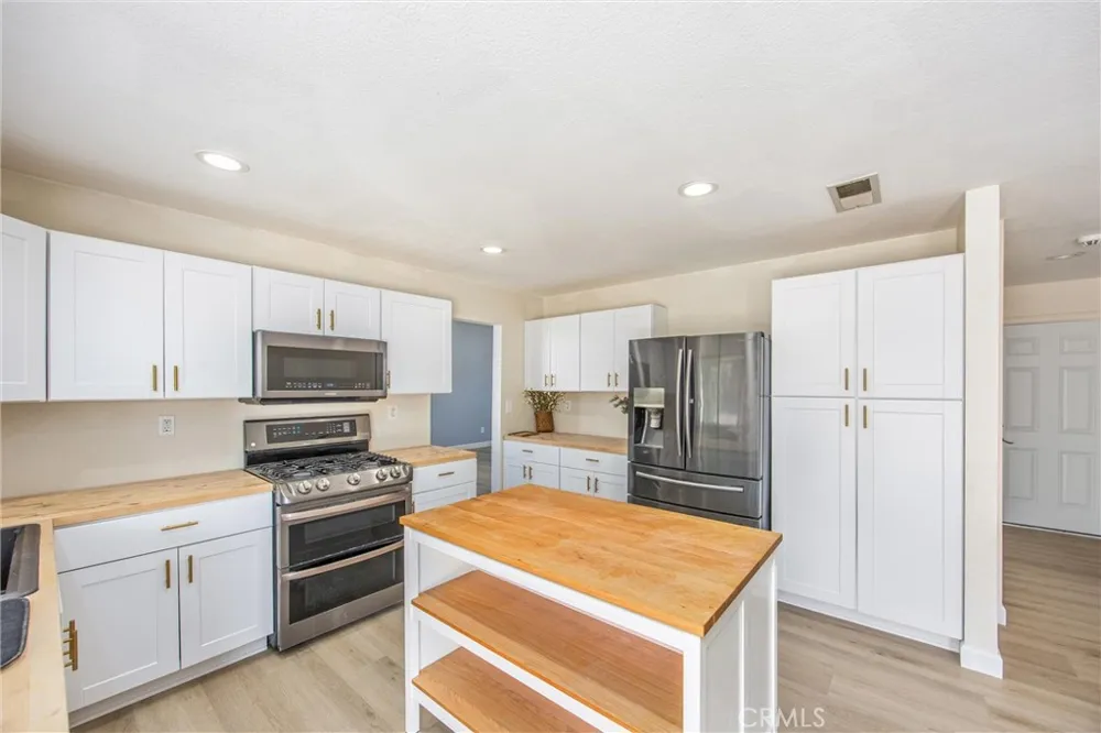 14449 Chamberlain Victorville, CA 92394