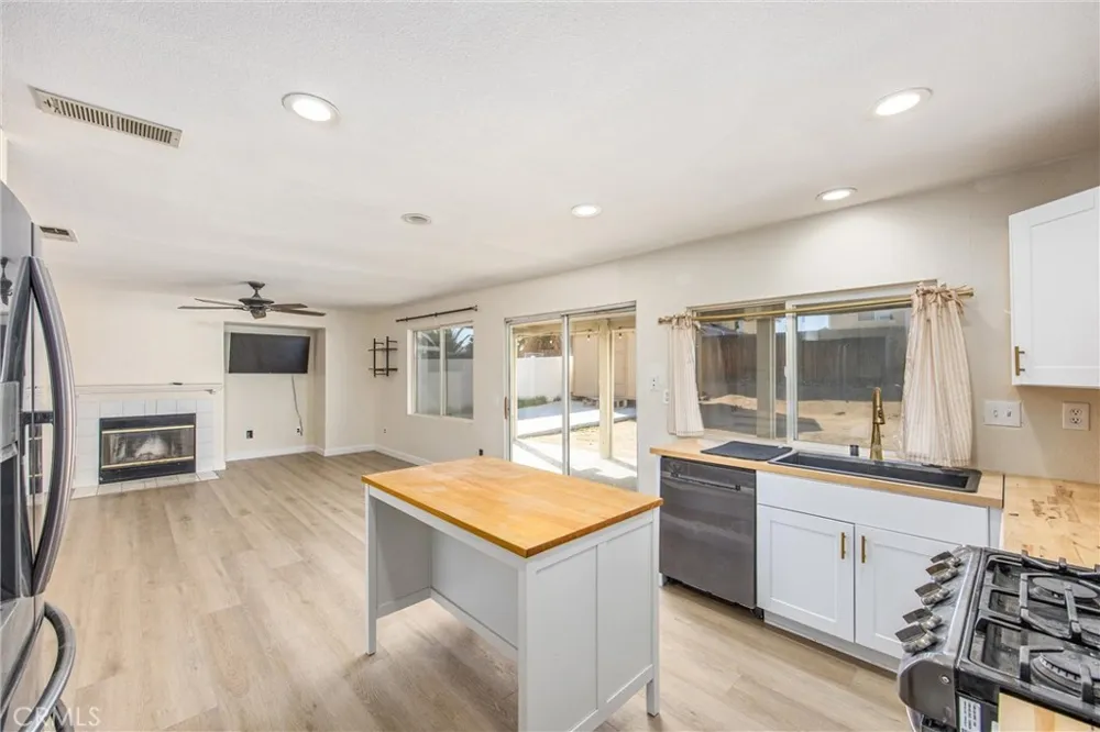 14449 Chamberlain Victorville, CA 92394