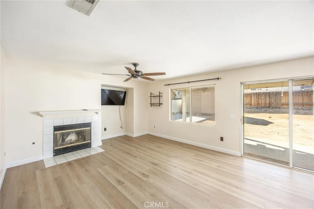 14449 Chamberlain Victorville, CA 92394