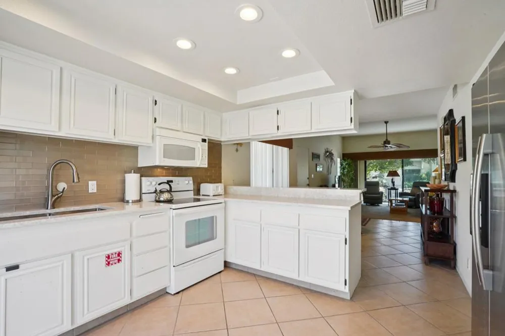2201 Los Patos Drive Palm Springs, CA 92264
