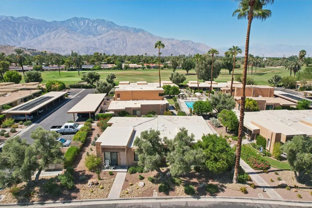 2201 Los Patos Drive Palm Springs, CA 92264