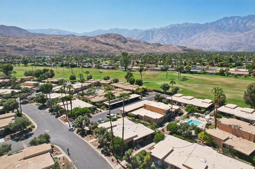 2201 Los Patos Drive Palm Springs, CA 92264