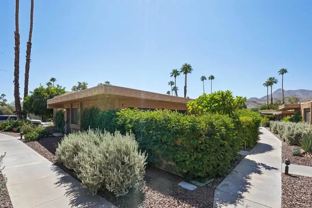 2201 Los Patos Drive Palm Springs, CA 92264