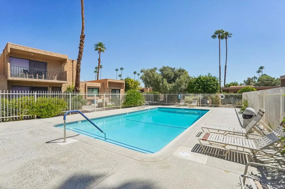 2201 Los Patos Drive Palm Springs, CA 92264