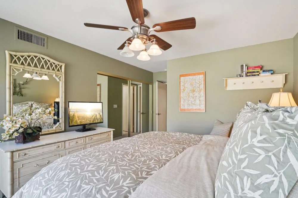 2201 Los Patos Drive Palm Springs, CA 92264