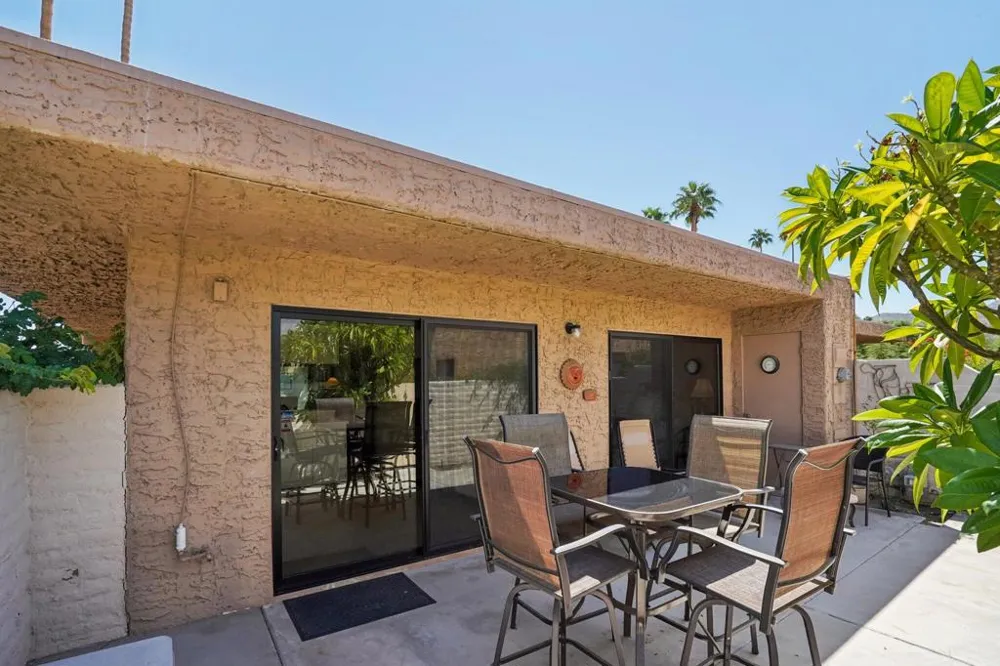 2201 Los Patos Drive Palm Springs, CA 92264