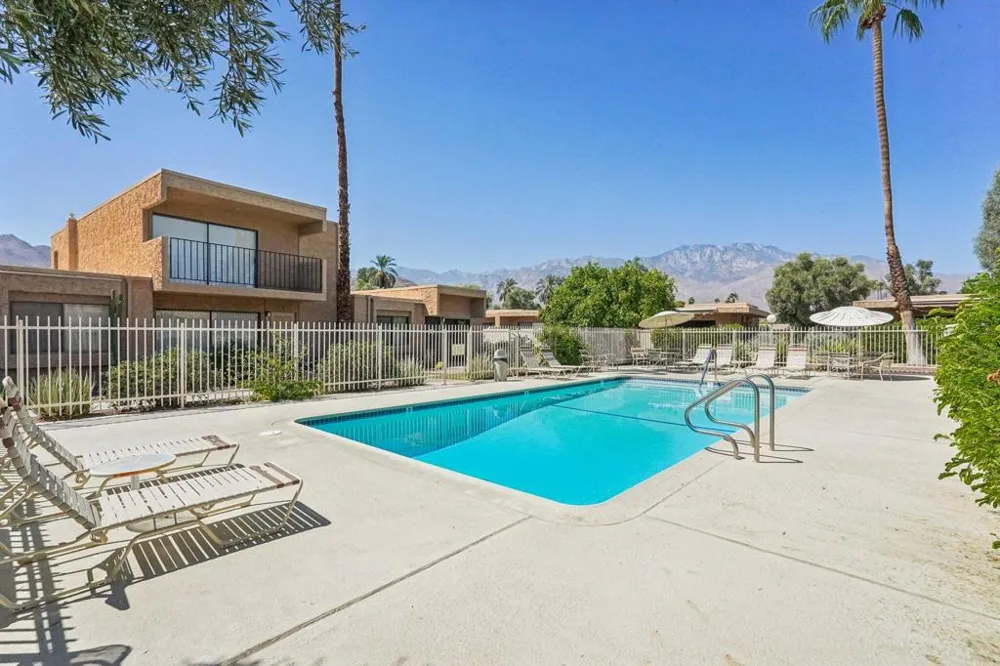 2201 Los Patos Drive Palm Springs, CA 92264
