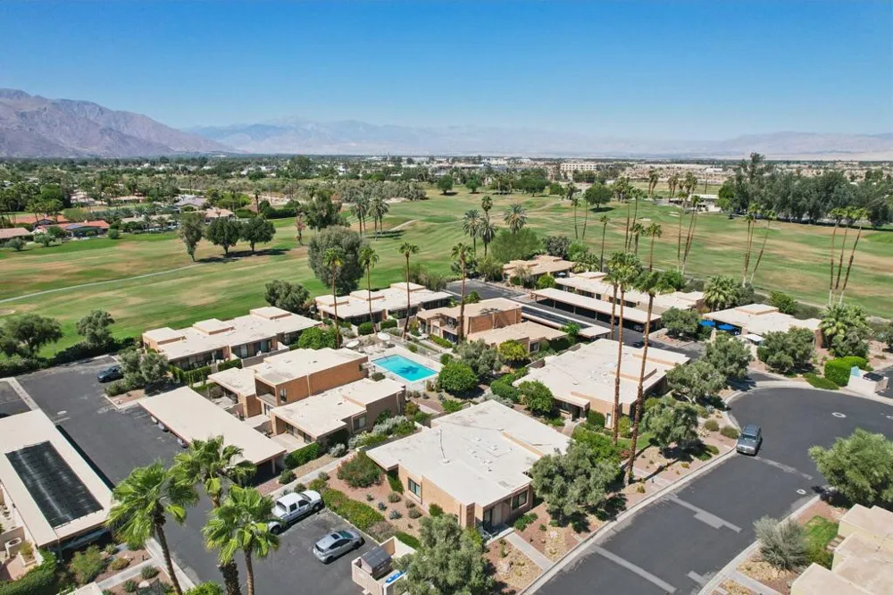 2201 Los Patos Drive Palm Springs, CA 92264