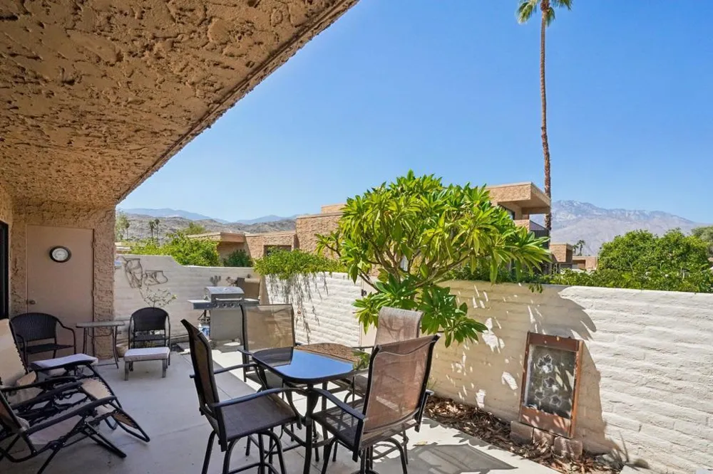 2201 Los Patos Drive Palm Springs, CA 92264