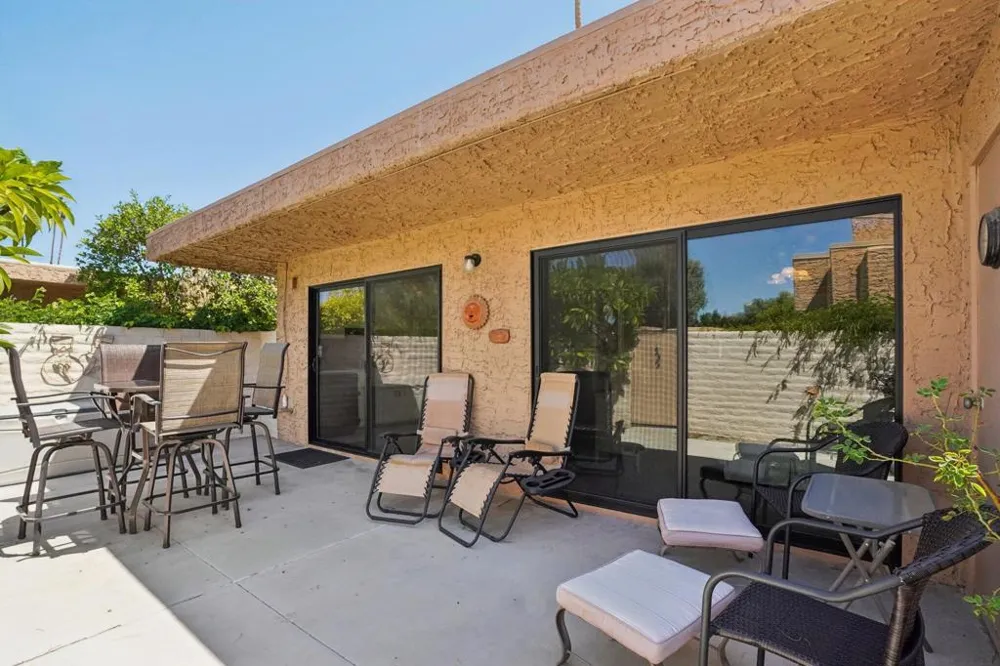 2201 Los Patos Drive Palm Springs, CA 92264