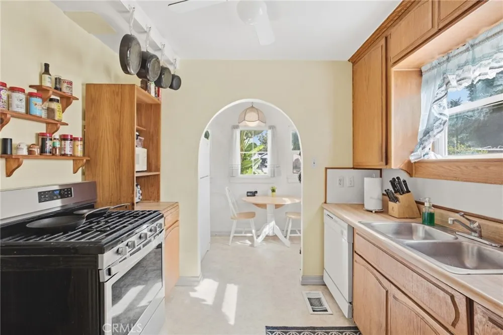 2022 Blenheim Riverside, CA 92507