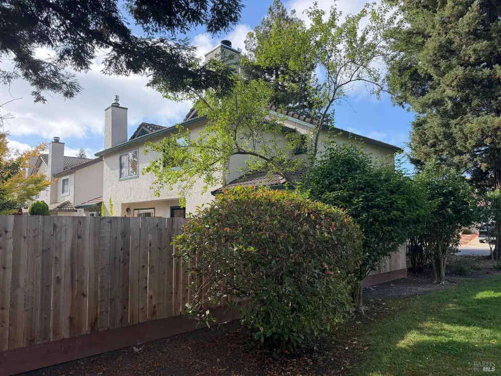 88 Francis Circle Rohnert Park, CA 94928