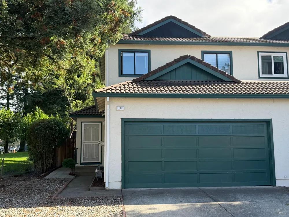 88 Francis Circle Rohnert Park, CA 94928