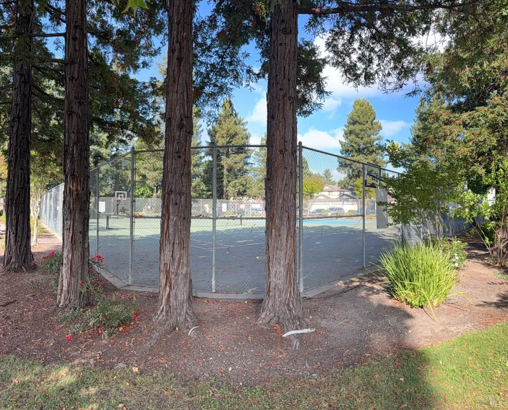 88 Francis Circle Rohnert Park, CA 94928