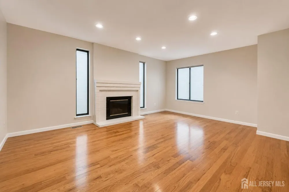 614 Sayre Drive Plainsboro, NJ 08540