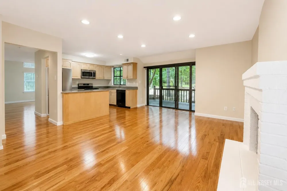 614 Sayre Drive Plainsboro, NJ 08540