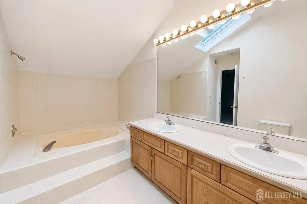 614 Sayre Drive Plainsboro, NJ 08540