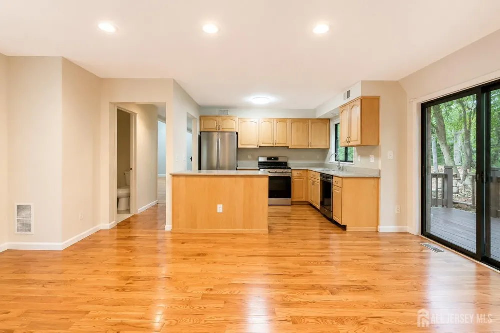 614 Sayre Drive Plainsboro, NJ 08540