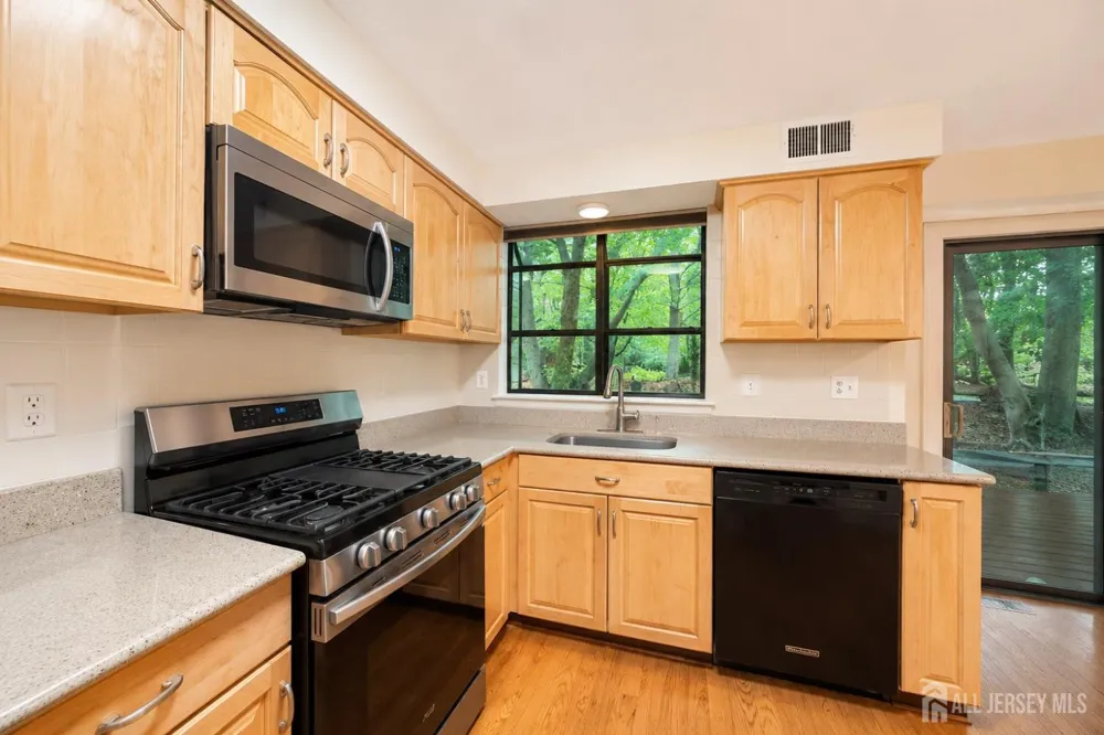 614 Sayre Drive Plainsboro, NJ 08540