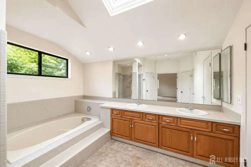 614 Sayre Drive Plainsboro, NJ 08540