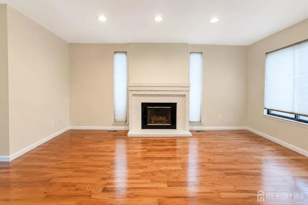 614 Sayre Drive Plainsboro, NJ 08540