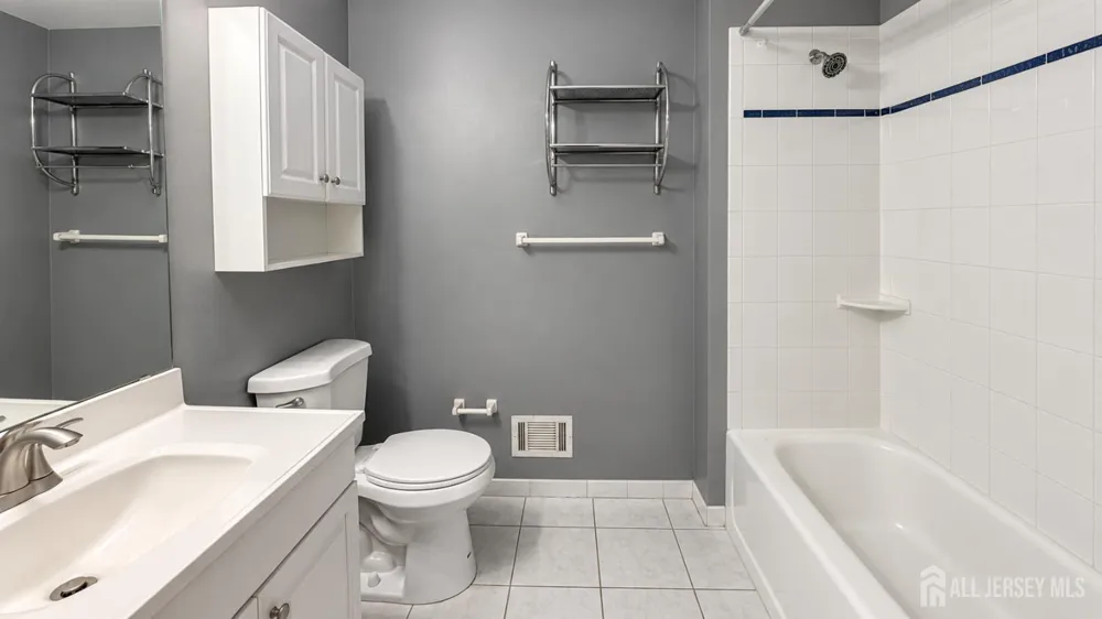 29 pembrook Avenue North Brunswick, NJ 08902