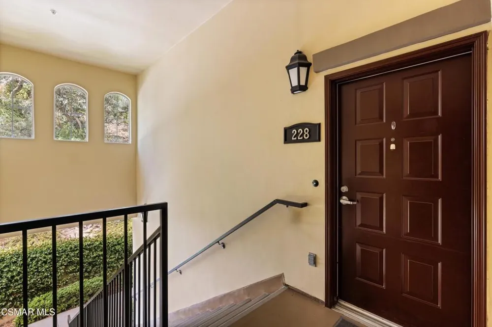 493 Country Club Drive #228 Simi Valley, CA 93065