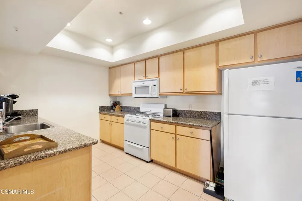493 Country Club Drive #228 Simi Valley, CA 93065