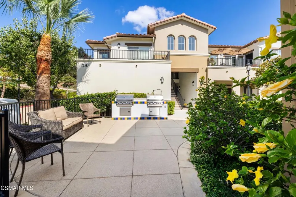 493 Country Club Drive #228 Simi Valley, CA 93065
