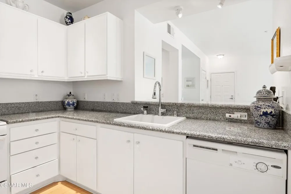 493 Country Club Drive #228 Simi Valley, CA 93065