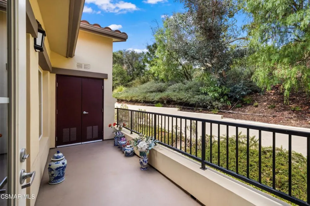 493 Country Club Drive #228 Simi Valley, CA 93065