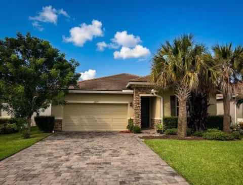 2071 NW Golden Oak Trail