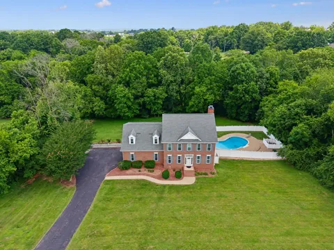 1404 Brook Dr