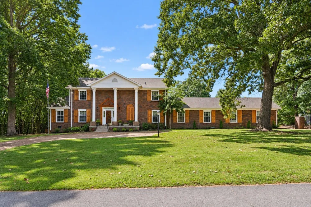103 Forrest Hills Cir Dickson, TN 37055
